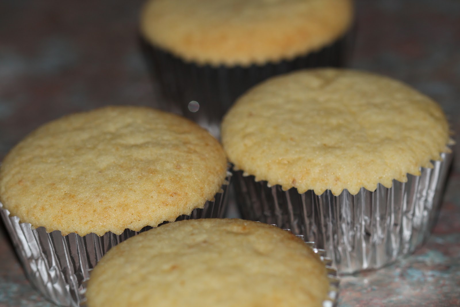 Lemon Curd Blueberry Cupcakes with Filling