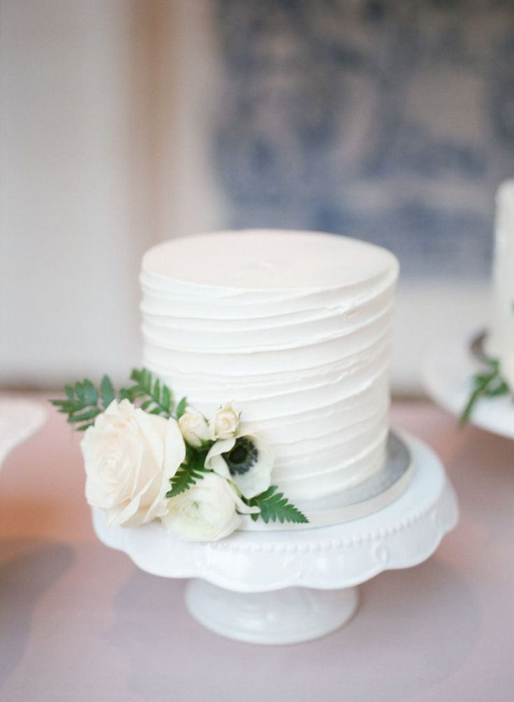 Small Wedding Cake Cupcakes