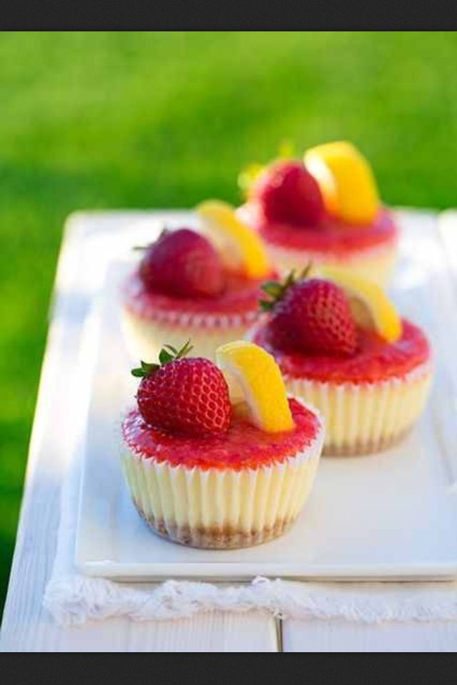 Strawberry Lemonade Cheesecake Cupcakes