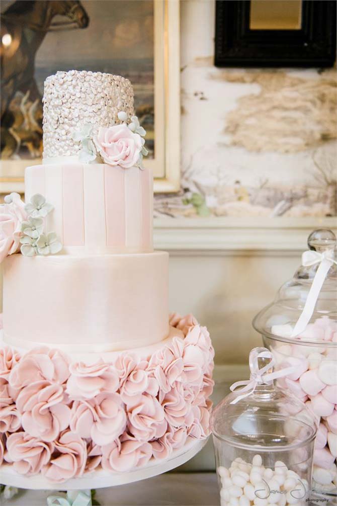 White Flower Themed Wedding Cakes