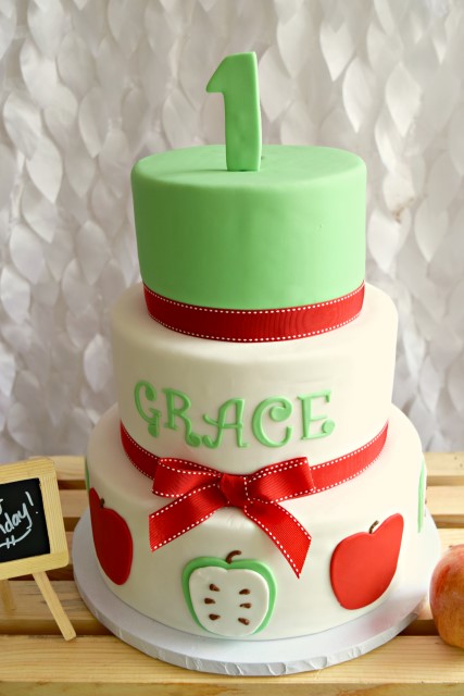 12 Photos of Apple Themed Cakes