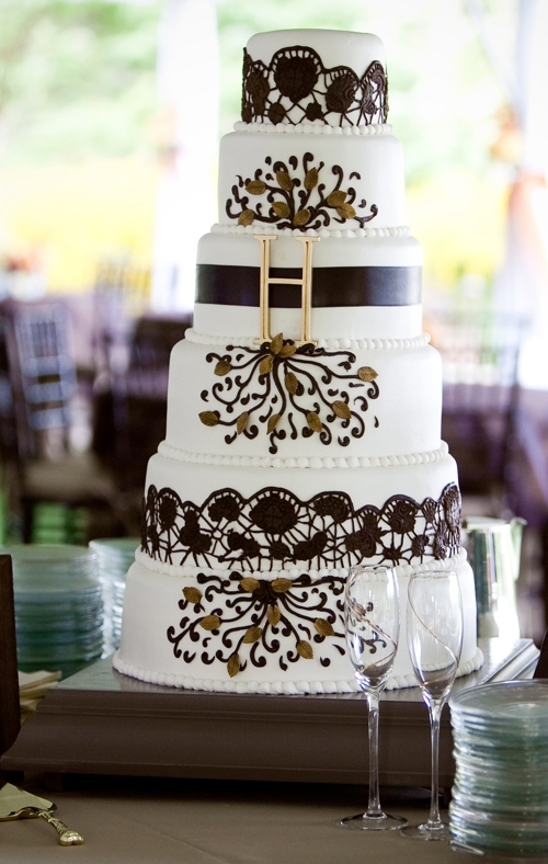 Black and Gold Wedding Cake