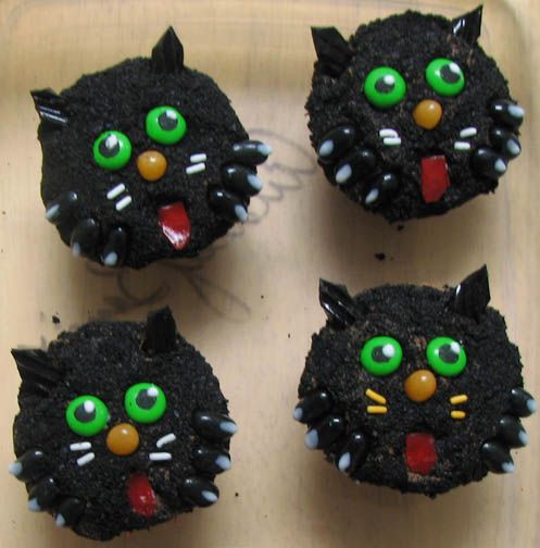 Black Cat Halloween Cupcakes