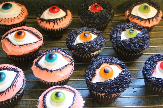 9 Photos of Creepy Halloween Food Cupcakes