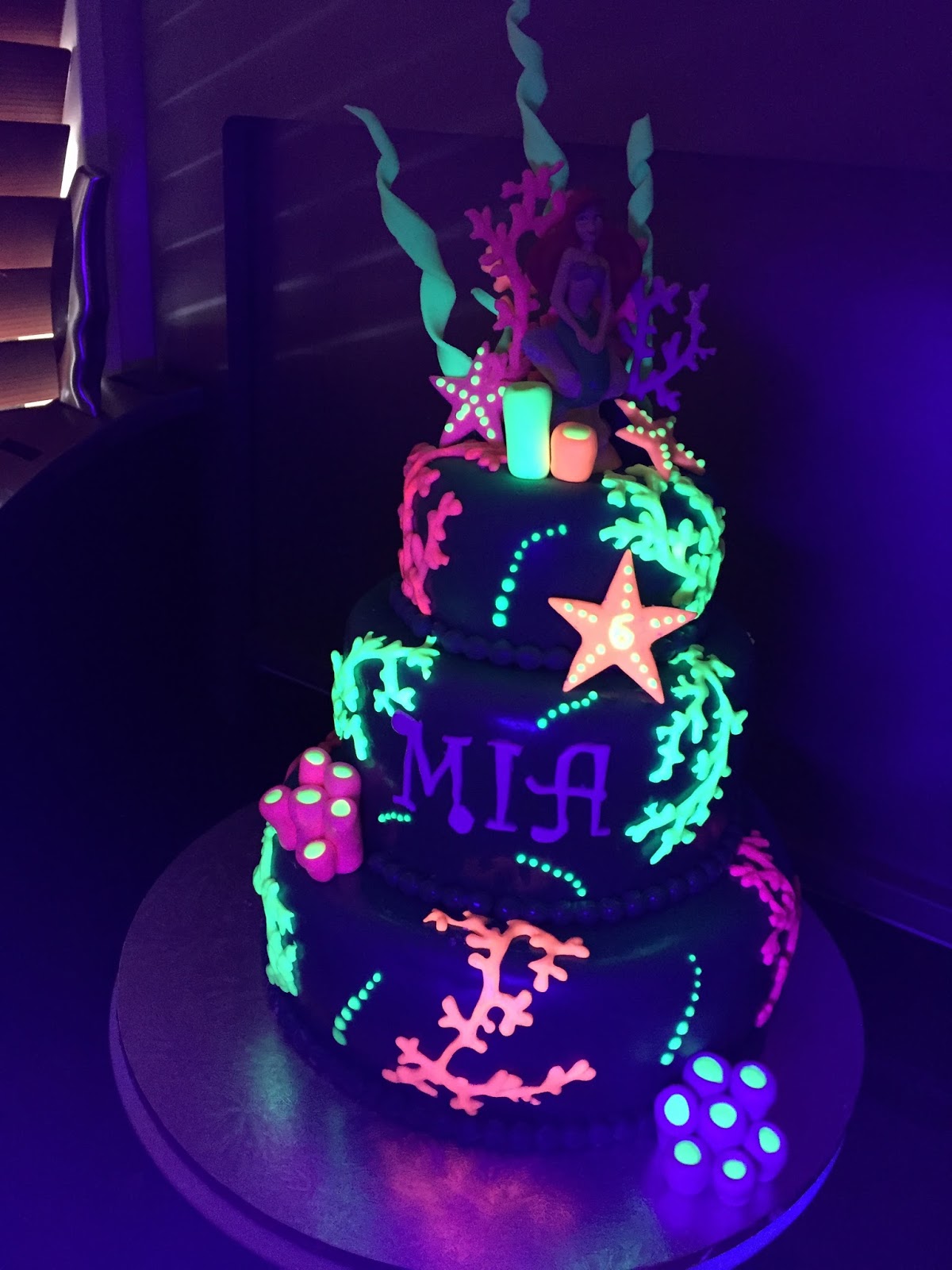 Glow in the Dark Birthday Cake Ideas Glow in the Dark Birthday Cake Ideas