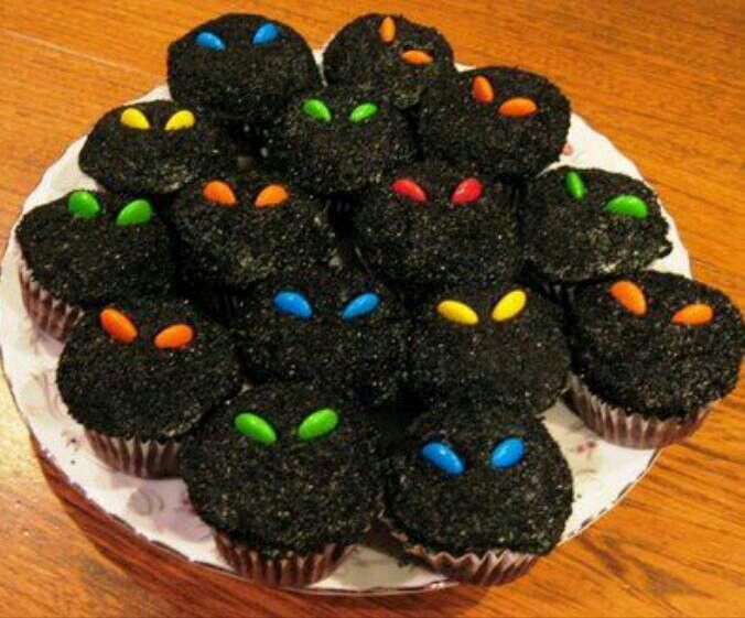 Halloween Cupcakes with Creepy Eyes