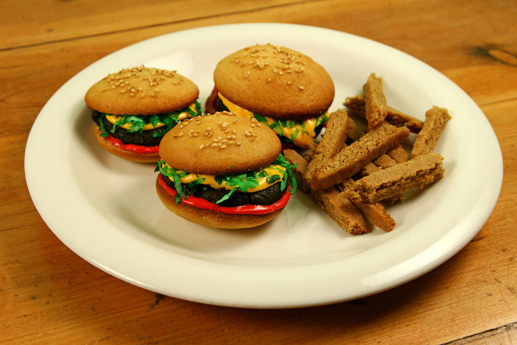 Hamburger Cupcakes with Cookie Fries