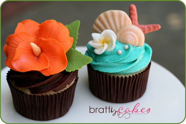 Hawaiian Wedding Cupcakes