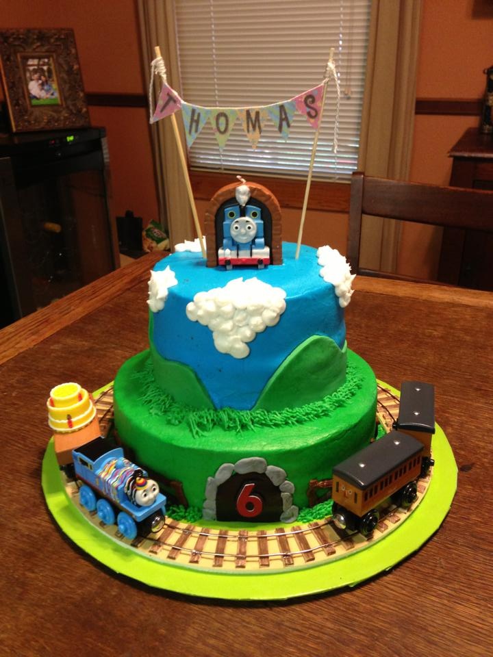 Pictures of Thomas the Train as a Birthday Cake