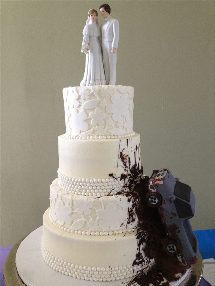 Redneck Mudding Wedding Cakes