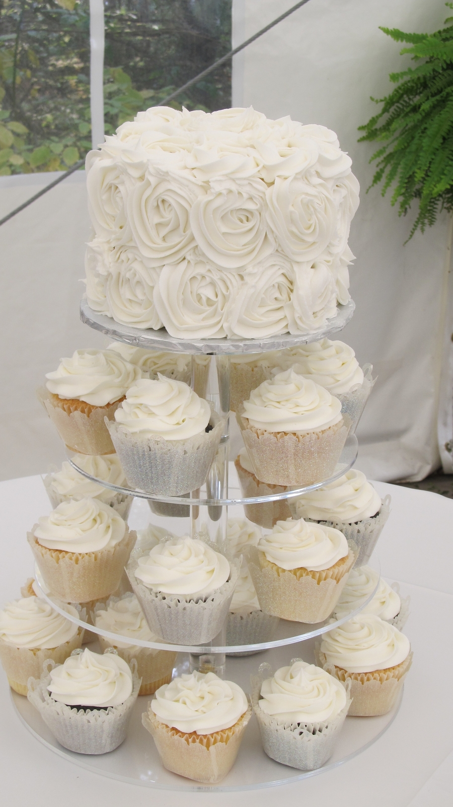 Rosette Wedding Cake with Cupcakes