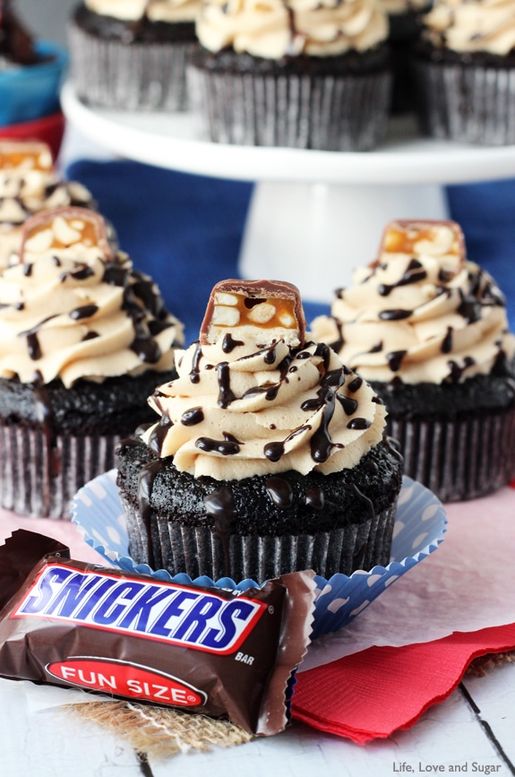 Snickers Peanut Butter Cupcakes