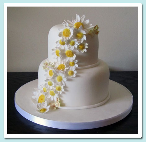 2 Tier Wedding Cake with Daisies