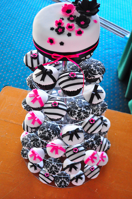 Black and White Wedding Cupcakes Black and White Wedding Cupcakes