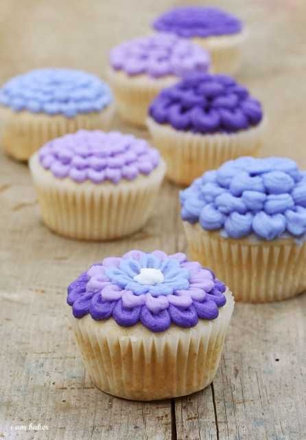 Decorating Flower Cupcakes Tutorial