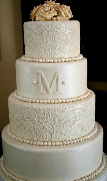 Elegant & Beautiful Wedding Cake Elegant & Beautiful Wedding Cake