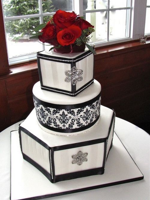 Elegant Black and White Wedding Cake