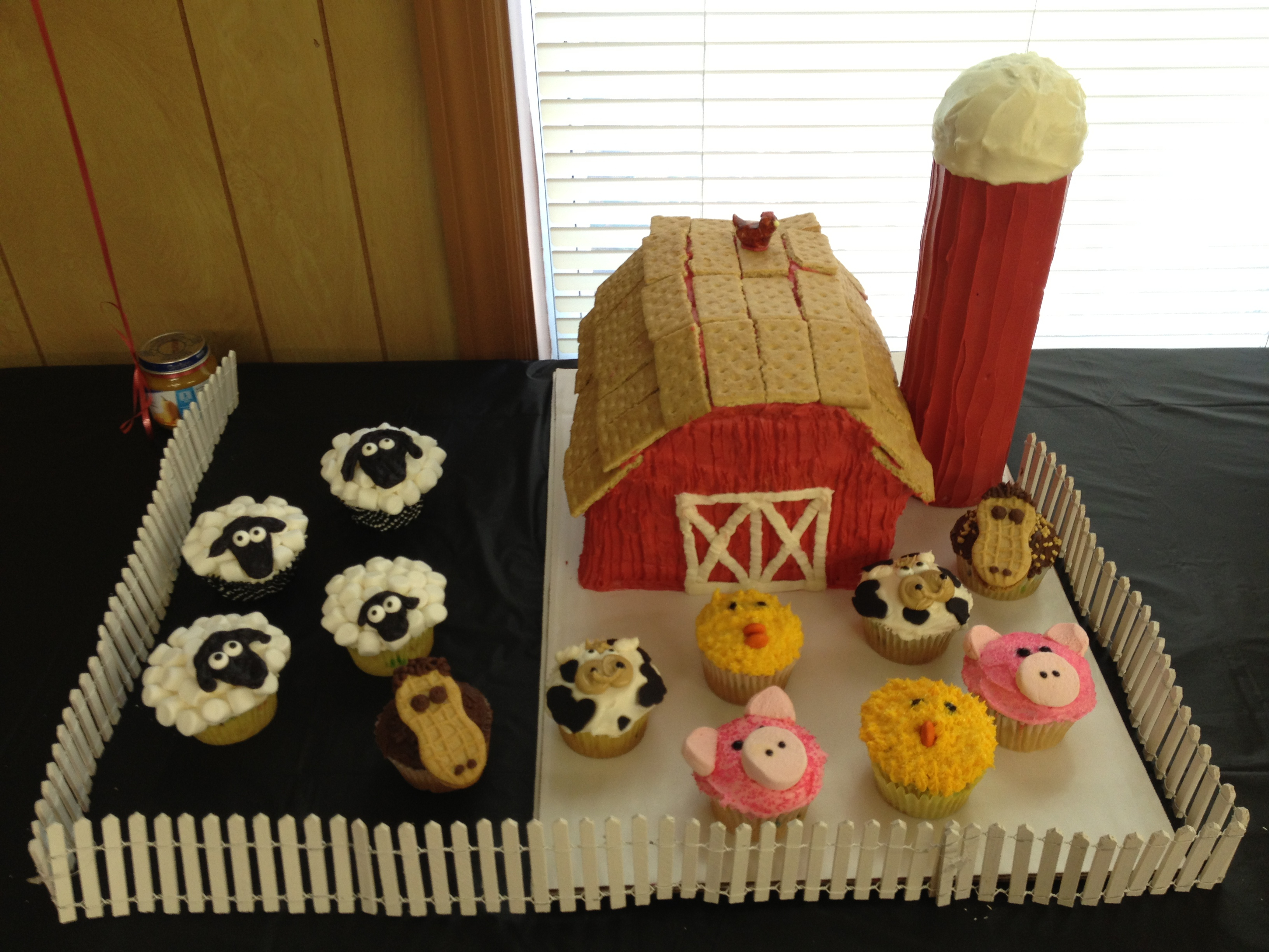 12 Photos of Barnyard Animal Baby Shower Cupcakes