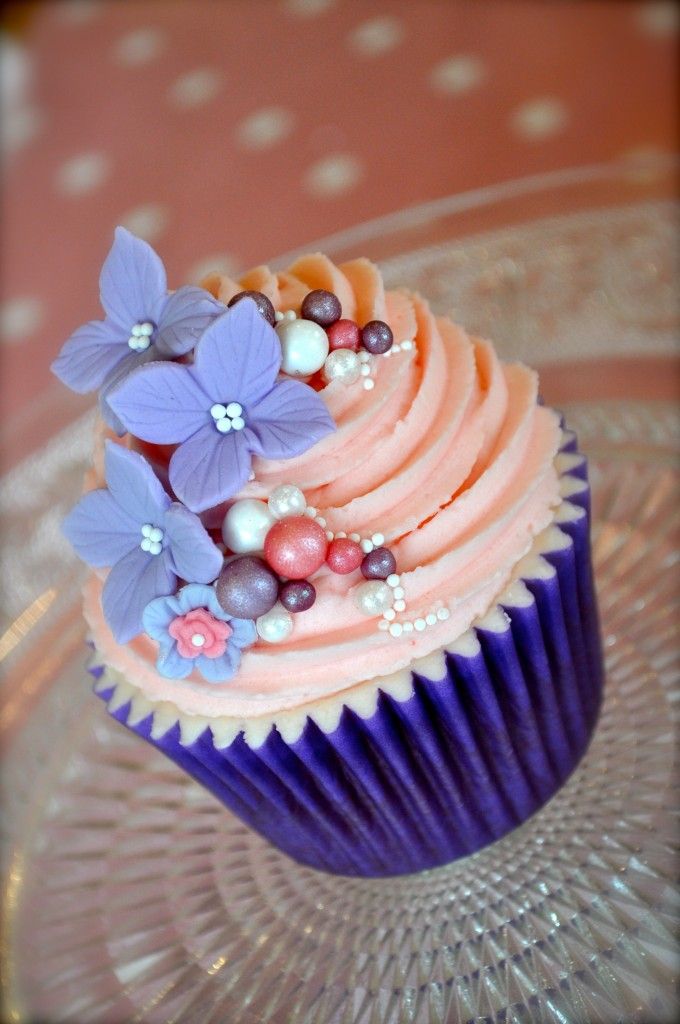 Flowers and Pearls Cupcakes