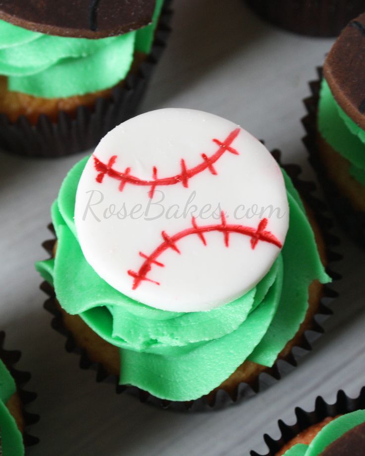 How to Make a Baseball Cupcake Cake