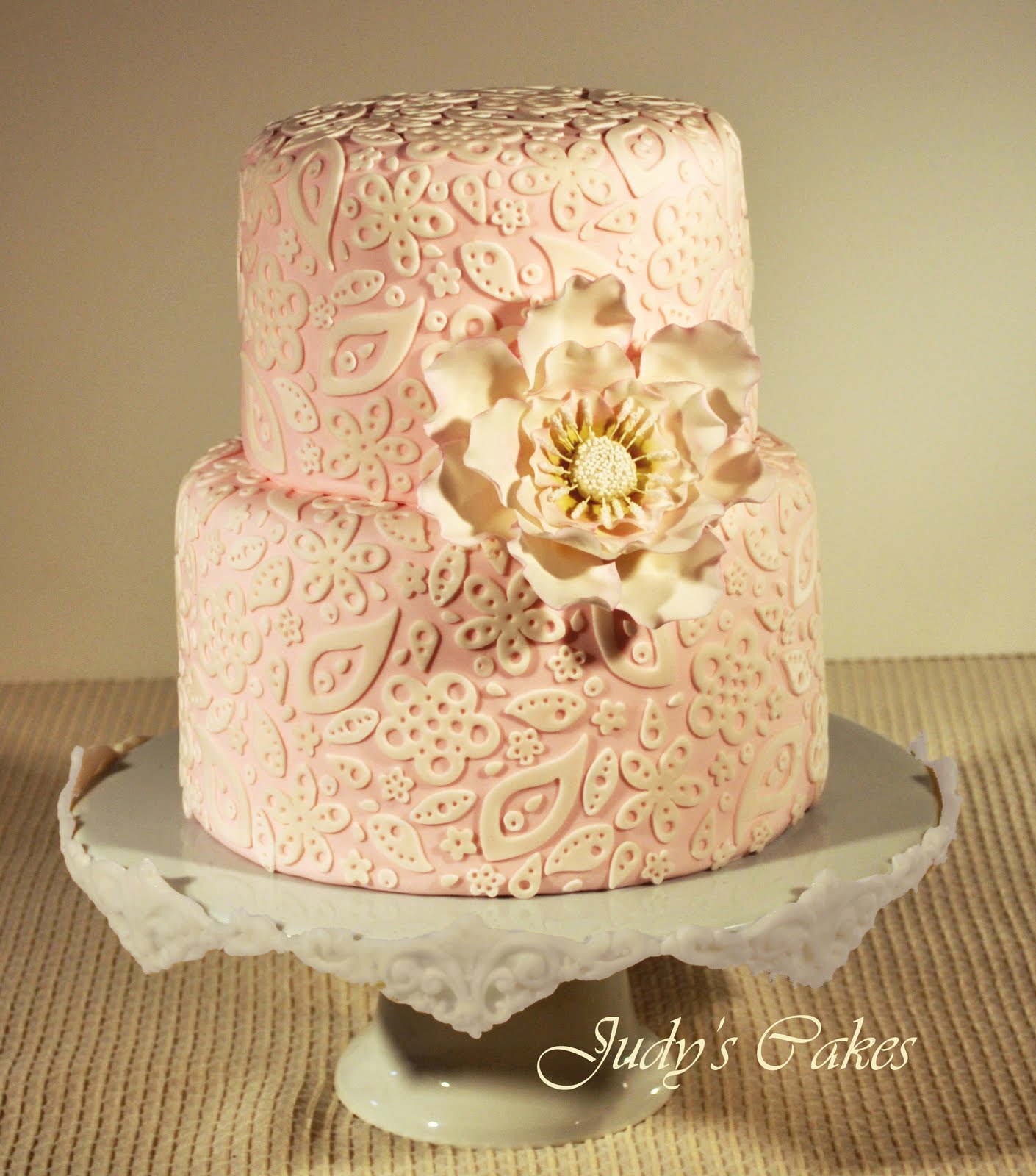 12 Photos of Lace Themed Birthday Cakes