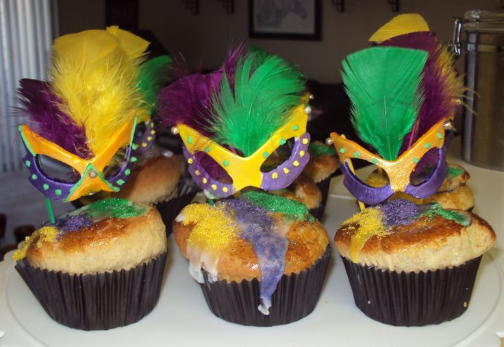 Mardi Gras King Cake Cupcakes