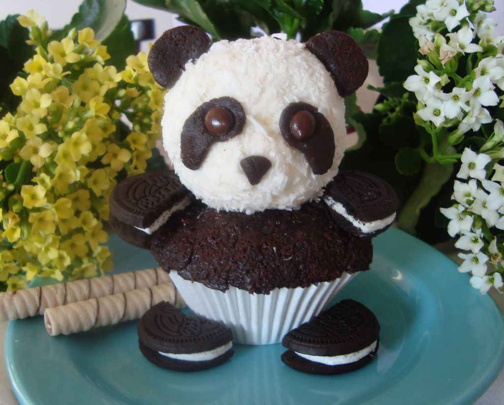 Panda Cupcakes with Oreos