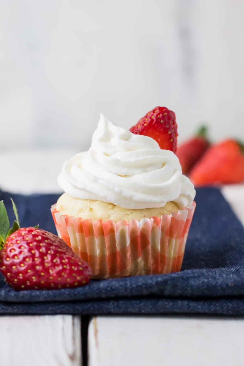 Sour Cream Pound Cake Cupcakes