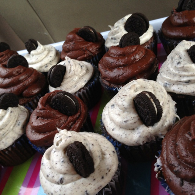 Vanilla Oreo Cupcakes with Cake Mix
