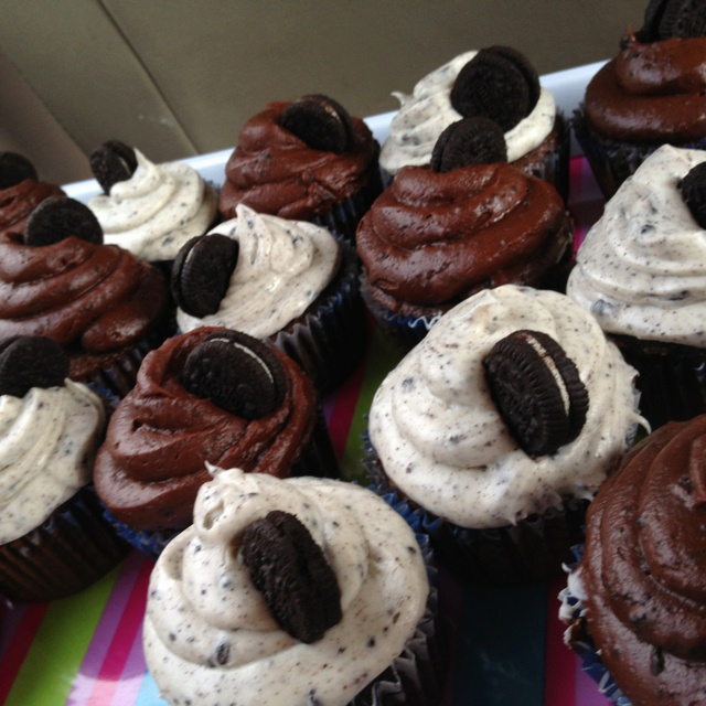 Vanilla Oreo Cupcakes with Cake Mix Vanilla Oreo Cupcakes with Cake Mix