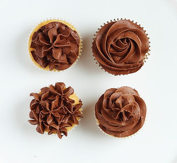 An Open Star Tip to Frost Cupcakes with a Easy Four Ways An Open Star Tip to Frost Cupcakes with a Easy Four Ways