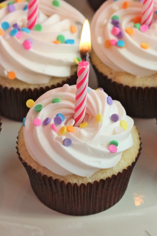 10 Photos of Simple Birthday Cupcakes