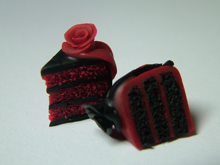 Black with Red Velvet Cake Icing Black with Red Velvet Cake Icing