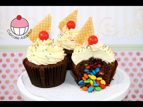 Cupcakes with Candy Inside Cupcakes with Candy Inside