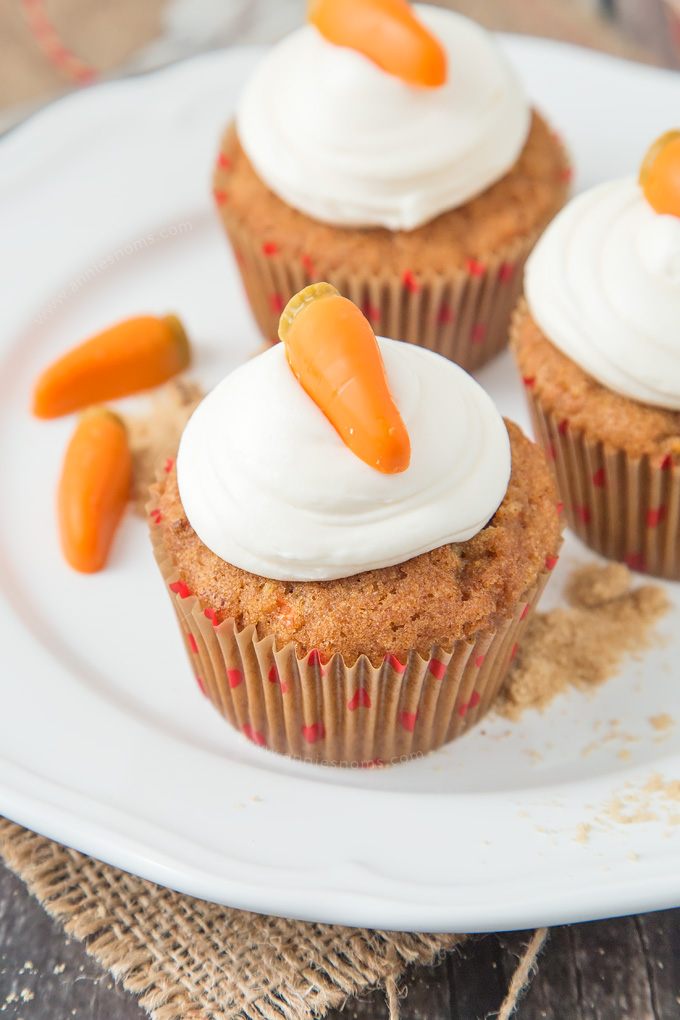 Cupcakes with Marshmallow Frosting