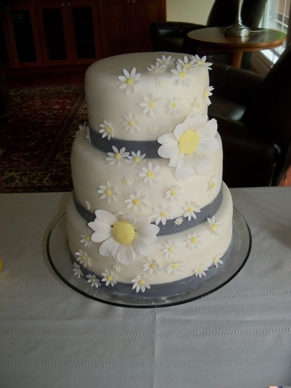 Daisy Wedding Cake