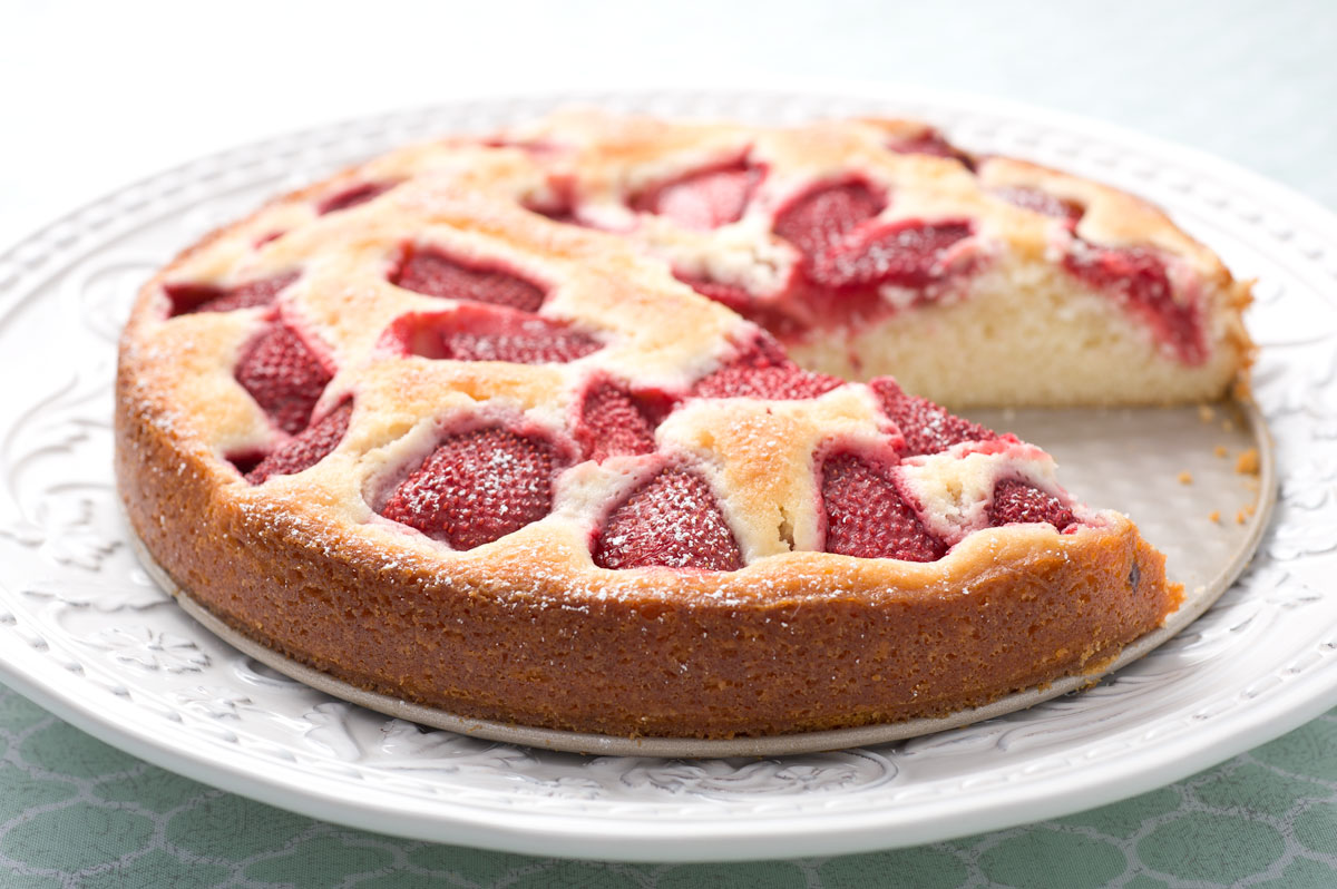Fresh Strawberry Buttermilk Cake