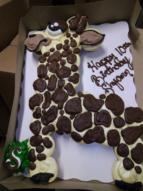 Giraffe Cupcake Cake