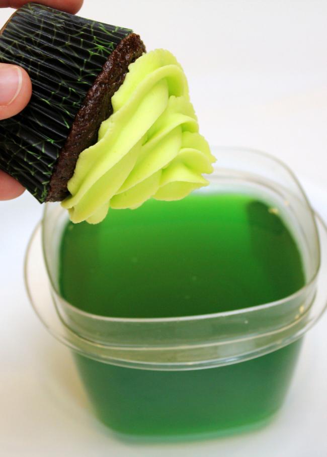 Glow in the Dark Cupcakes and Frosting