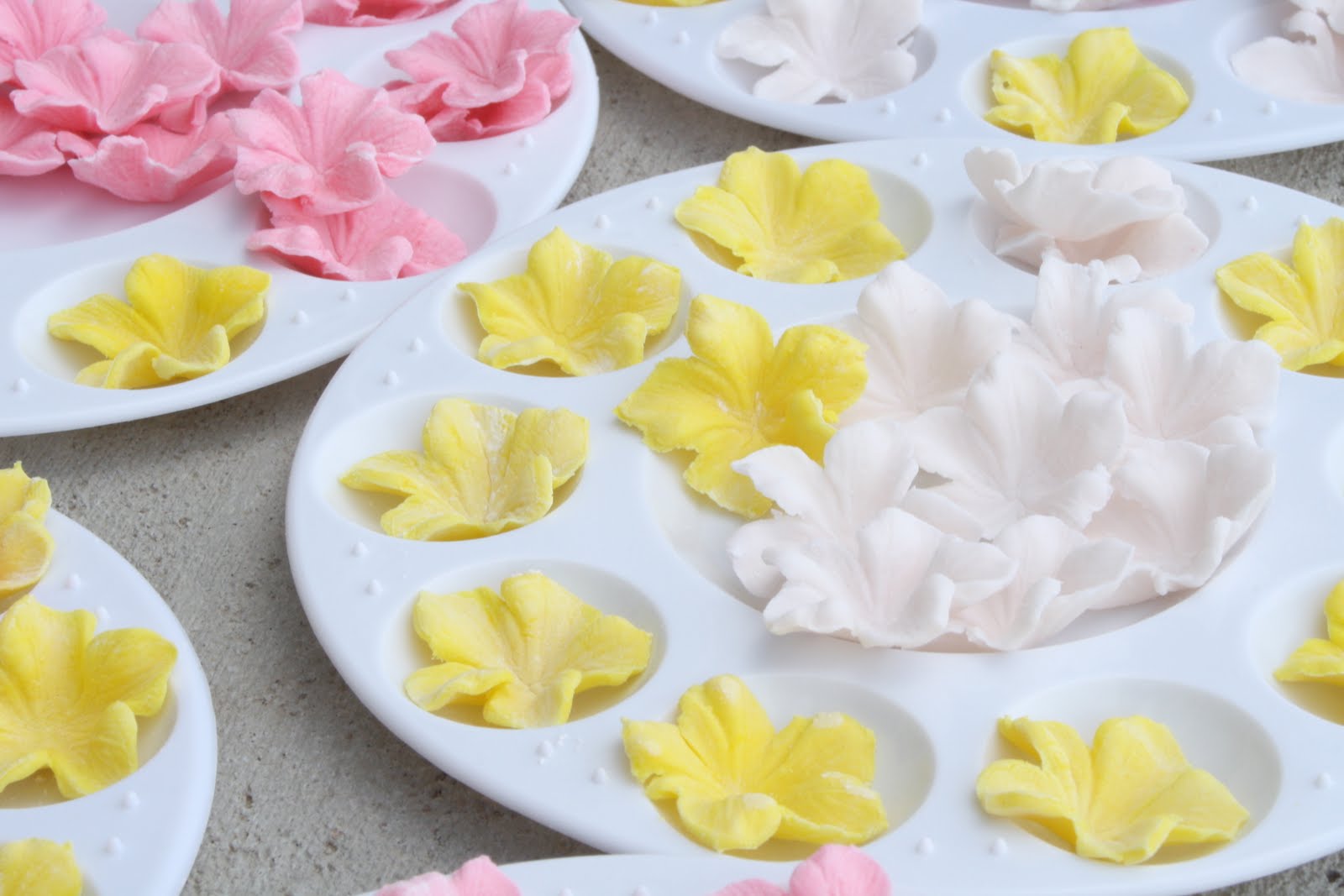 8 Photos of Gumpaste Flowers Cakes