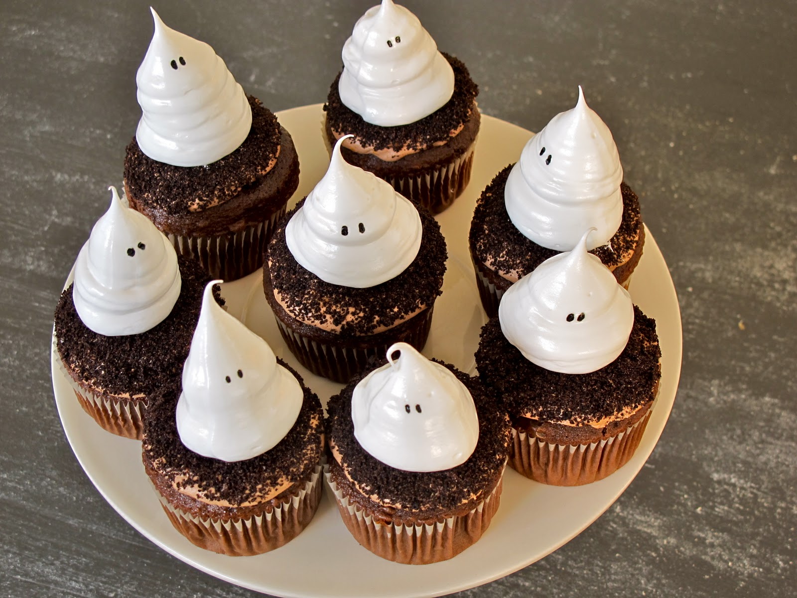 Meringue Halloween Ghost Cupcakes