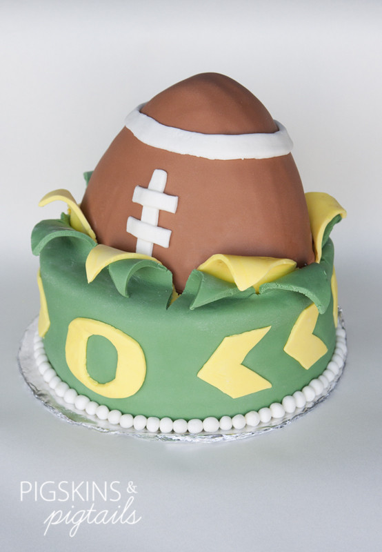 Oregon Duck Football Cake