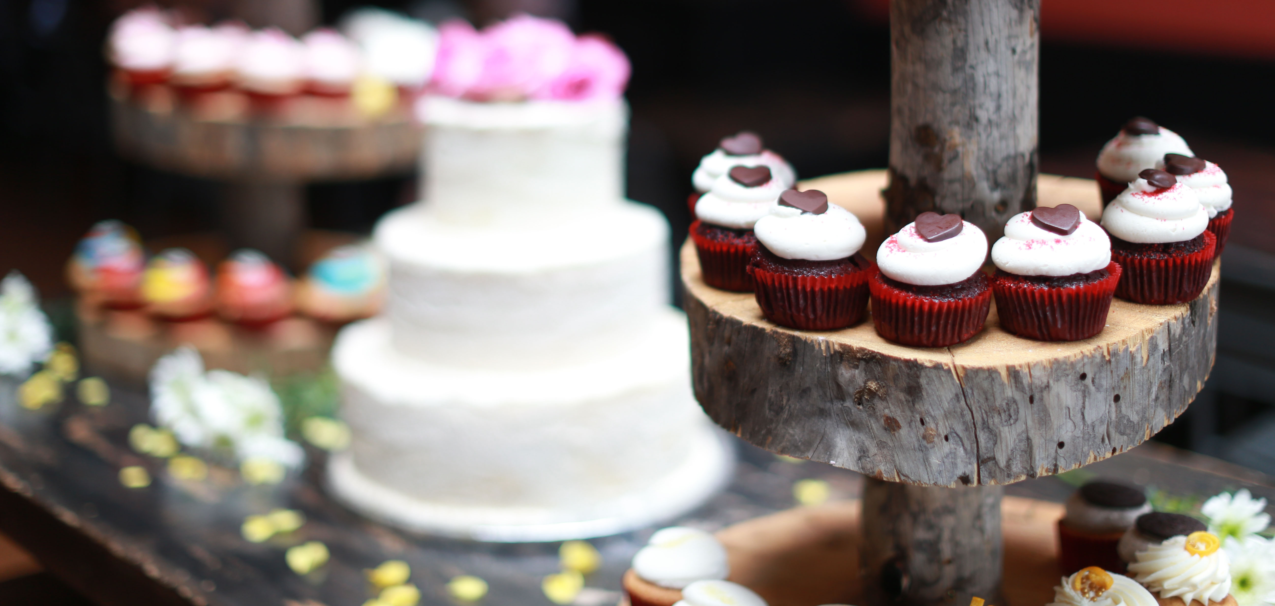 Pictures of Wedding Cakes and Cupcakes Pictures of Wedding Cakes and Cupcakes