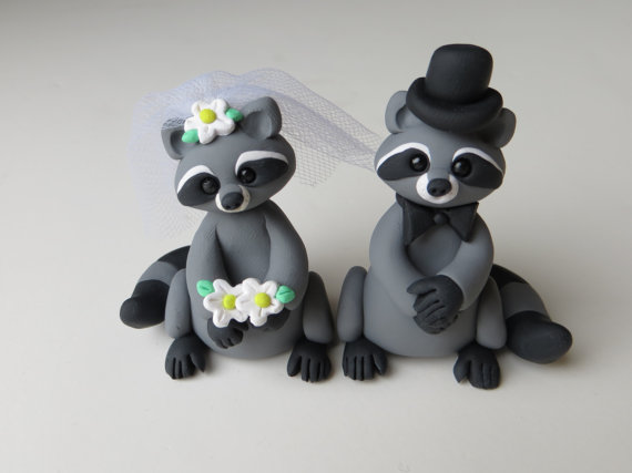 12 Photos of Raccoon Wedding Cakes