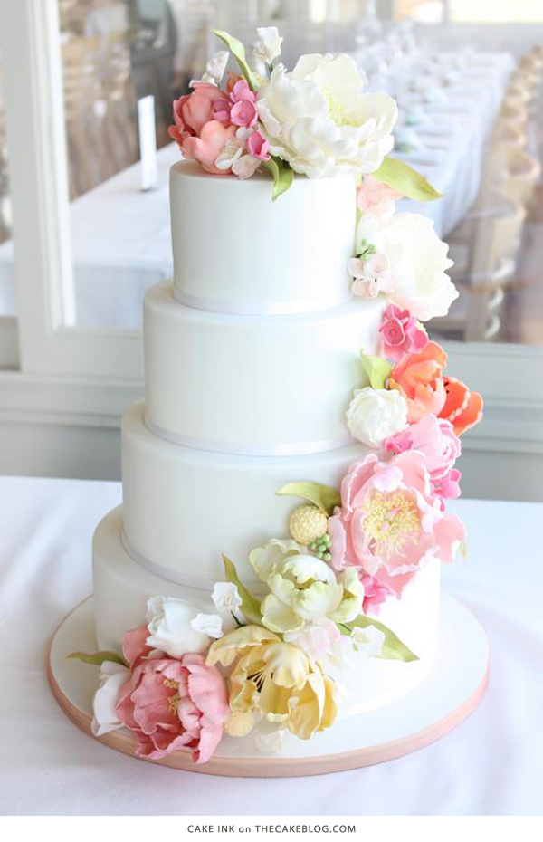 Pretty Simple Wedding Cake with Flowers