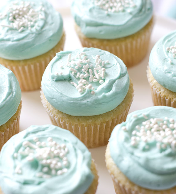 Simple Vanilla Cupcakes Recipe Simple Vanilla Cupcakes Recipe