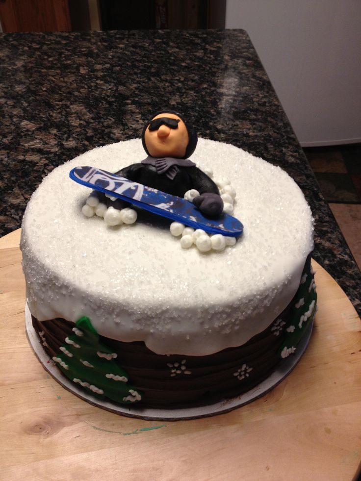 6 Photos of Snowboarding Themed Cakes