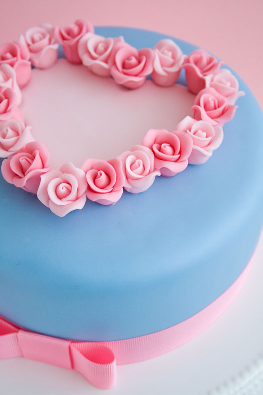 Valentine's Cake with Roses Valentine's Cake with Roses