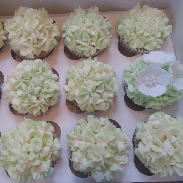 White Hydrangea Cupcakes White Hydrangea Cupcakes