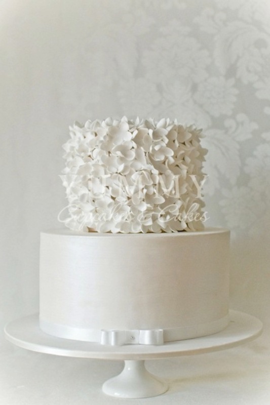 White Wedding Cake with Hydrangeas White Wedding Cake with Hydrangeas